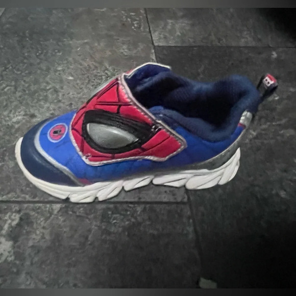 Marvel Spiderman Light Up Shoes - Picture 6 of 11